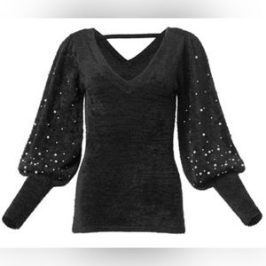 WOMEN’S BLACK PEARL PUFF SLEEVE SWEATER. SIZE LARGE.
